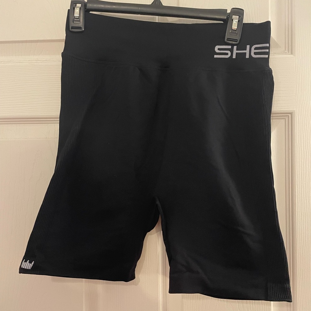 SHEFIT Black Women's Seamless Booty Enhancing Shorts